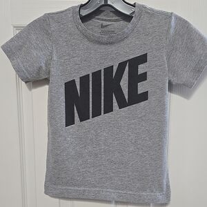 Nike Boys Short Sleeved T-shirt Grey Size 7